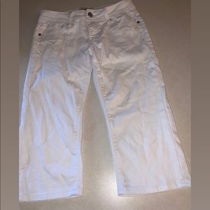 white capri jean